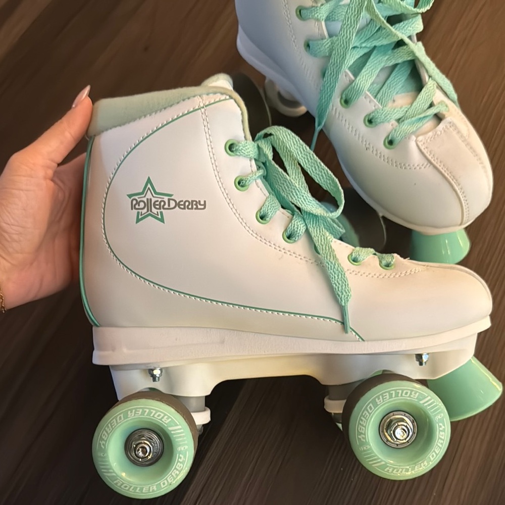 Roller Skates - White and Mint - Picture 3 of 5